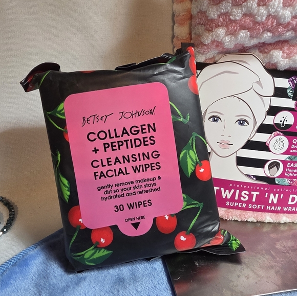 Betsey Johnson (3 Piece) Bundle - Picture 3 of 10